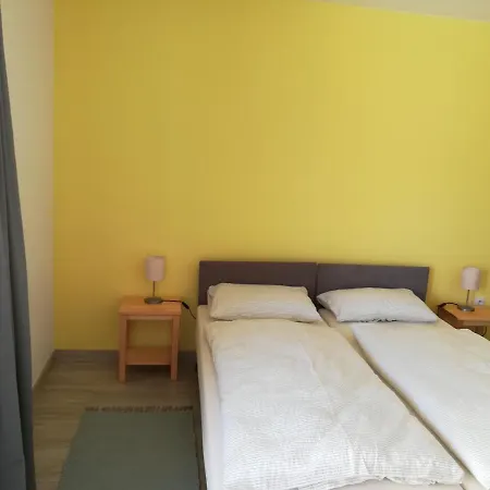 Bed & Breakfast Zlatno 66